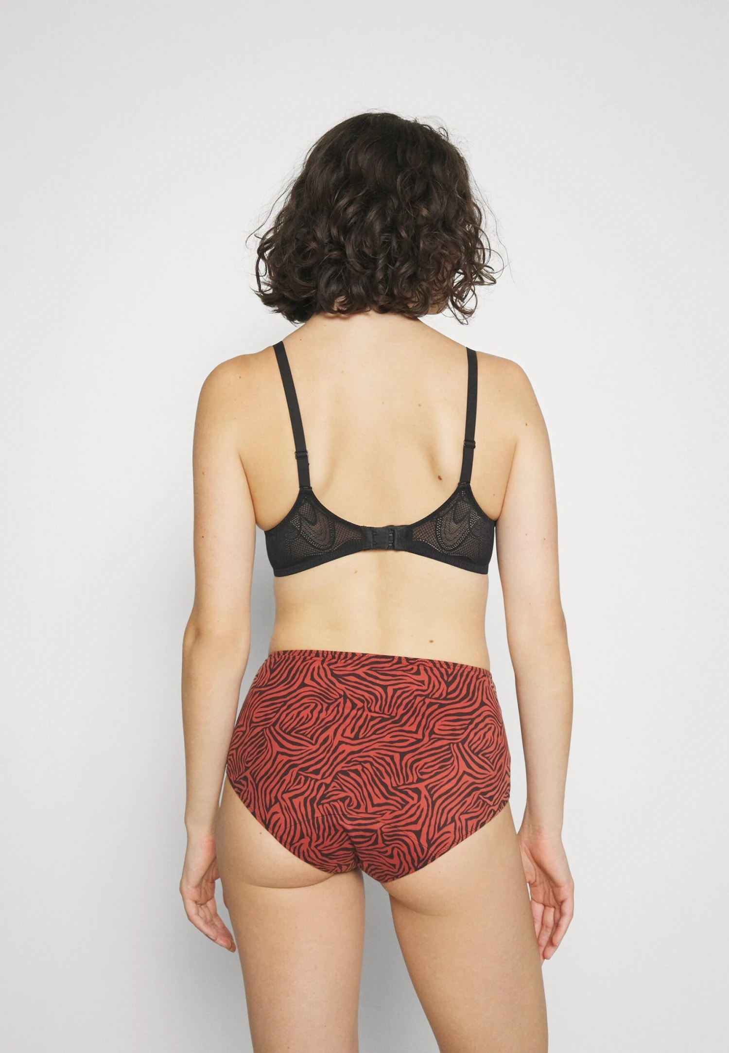 Chantelle Period Panty Essential High Waisted Full Briefs - Menstruatie-Ondergoed - Safari Chic 5 Chantelle Period Panty Essential High Waisted Full Briefs - Menstruatie-Ondergoed - Safari Chic - Afbeelding 3