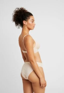 HANRO Sensation Soft Cup - Triangel Bh - Skin -Triumph 0625261fa8f34cfb90c50bf6057a6a67