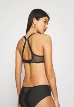 Chantelle Chic Essential Spacer - Beugel Bh - Schwarz -Triumph 0a772ffc75f842f594a477e8f05ea9ee