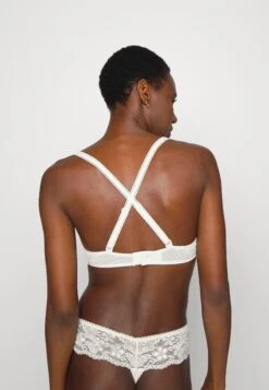 Chantelle True Tief - Triangel Bh - Milk -Triumph 0a8f041499d04b85976097ba59dc1dd5