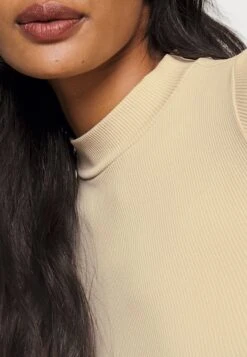 Magic Bodyfashion Every Longsleeve - Body - Sand -Triumph 0dba88d2c7d64e889a222b6464a8b46c