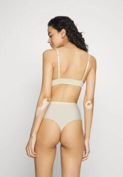 Magic Bodyfashion Dsired Thong 2 Pack - String - Latte 9 Magic Bodyfashion Dsired Thong 2 Pack - String - Latte -Triumph 11841cb58f8f4e47a197b65aae566d86