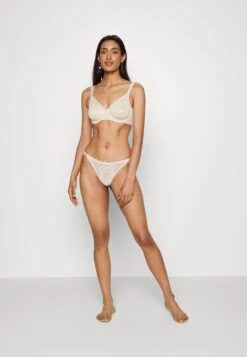 Triumph Comfort Minimizer - Beugel Bh - Teint -Triumph 277a4f4105c94e18bfdbaa848c914dc0