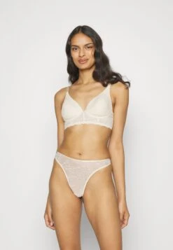 Triumph Bright Spotlight Highleg - String - Creamy Dream 8 Triumph Bright Spotlight Highleg - String - Creamy Dream -Triumph 2d9e0ef8b21c46629f208a15d6c1454f