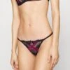 AGENT PROVOCATEUR Maddy Thong - String - Black/Pink -Triumph 364fcc0df53b46c6a8ecd14311612d06