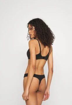 Chantelle Essentiall - T-Shirt Bh - Schwarz -Triumph 3caf507ec1284cf382e9d2c3d8921d5b