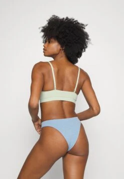 Magic Bodyfashion Comfort Bra Spaghetti Straps - Bustier - Soft Green -Triumph 3cb8886fff3b490d92f0be91c9bbf7a8