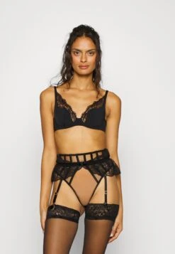 AGENT PROVOCATEUR Rozlyn Suspender Thong 3 Pack - Jarretels - Black -Triumph 40593e99744844f69286cecea3a89e4d