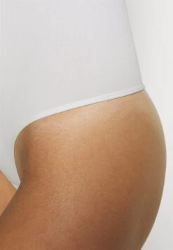 Magic Bodyfashion Everybody Vneck - Body - Snow White -Triumph 49dfa95833484f6295336c0260aaba7b