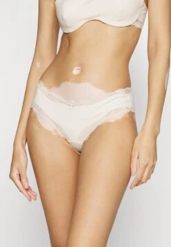 Triumph Natural Spotlight Hipster - Slip - Fresh Powder