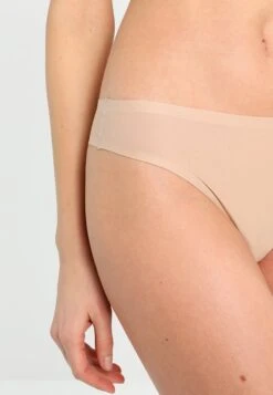Chantelle String - Nude -Triumph 4db33e376b5a44d3bebcfa9b36e12231