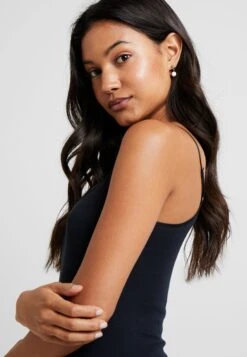 HANRO Seamless Spaghetti Top - Hemd - Black 11 HANRO Seamless Spaghetti Top - Hemd - Black -Triumph 540f7005de7842fc91a21d14957a3265