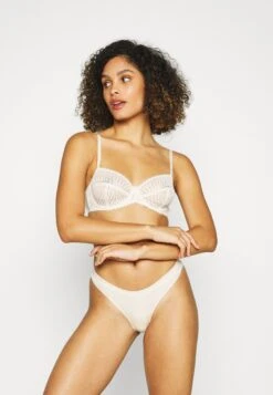 Triumph Aura Spotlighthigh Leg - String - Creamy Dream -Triumph 58a21c5142b745148a2bd9b6af2598cf