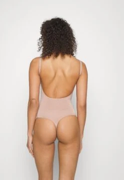 Magic Bodyfashion Low Back- Body - Beige -Triumph 59881e41a7484cb7971170f4ac144082