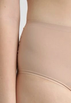 Chantelle Plus Size - Slip - Nude -Triumph 5ac11f9e94f84fa1ab87a0bd067fbeb3