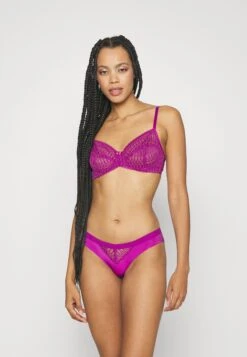 Triumph Aura Spotlight Brazilian - Slip - Merlot 13 Triumph Aura Spotlight Brazilian - Slip - Merlot -Triumph 5b0dd24babfd4fe6a32902245f8c9442