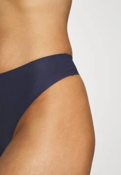 Chantelle Thong - String - Saphir -Triumph 6f0e87e8ca9b4bf1bff8bd0cb04d017a