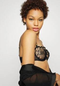 Chantelle Fleurs-Balconnet Aussenträger-Bh - Voorgevormde Bh - Schwarz -Triumph 6fb2fae7a0264b09aedf2ed6fc7381ea