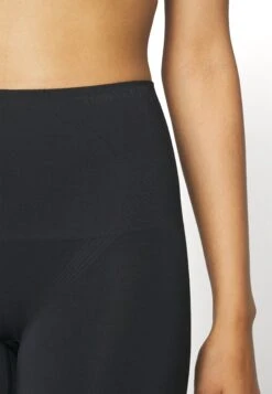 Chantelle Smooth Comfort Panty - Shapewear - Black -Triumph 723fc5a1e29041c794d0df124119e239