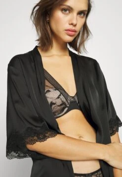 Chantelle True Tief - Triangel Bh - Schwarz -Triumph 734045ed1b4a4268b1a66c47525236df