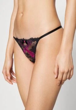 AGENT PROVOCATEUR Maddy Thong - String - Black/Pink 13 AGENT PROVOCATEUR Maddy Thong - String - Black/Pink -Triumph 74453ac0f0ac4c7c98a61df3a94e1f79