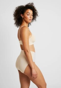 Magic Bodyfashion Comfort Bra Spaghetti Straps - Bustier - Skin -Triumph 75dce77d7d0c46c7b28b1d4a3c4e58f3