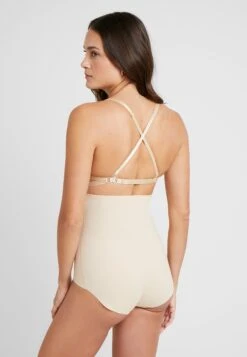 Magic Bodyfashion Magic Multi Way Bra - Strapless Bh - Latte -Triumph 7dc4313397e84cd98866ce7d08203971