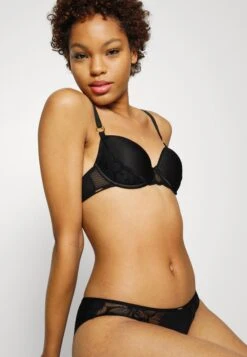 Chantelle Fleurs Foam Bh - Beugel Bh - Schwarz -Triumph 7dfd75c3d1784774a20b587698d657e2