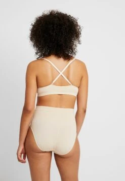 Magic Bodyfashion Comfort Bra Spaghetti Straps - Bustier - Skin -Triumph 82fb68d074394913ab2320cffd7cd1ad