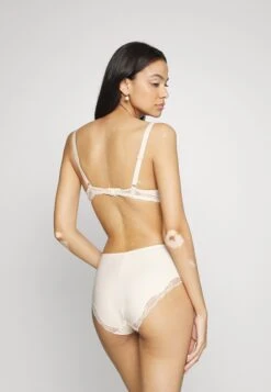 Triumph Natural Spotlight - Beugel Bh - Fresh Powder -Triumph 885a020e9b54443da9fd2e28024b3b59