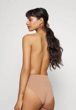 Magic Bodyfashion Backless Beauty - Strapless Bh - Caramel 9 Magic Bodyfashion Backless Beauty - Strapless Bh - Caramel -Triumph 8e69f537c8b84248a5c0e0cfc3c38f5d