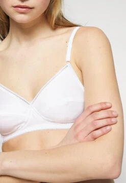 Triumph Elastiform - T-Shirt Bh - White -Triumph 994a0f68f7904e2abdadddfe597c8623