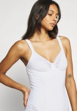 Triumph Modern - Body - White -Triumph a5c01558a0b84cb1844cfdab7bb06cf8