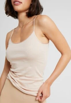 HANRO Seamless Spaghetti Top - Hemd - Beige -Triumph a79281e9e7a9413b9cfe314a6f8c11cf