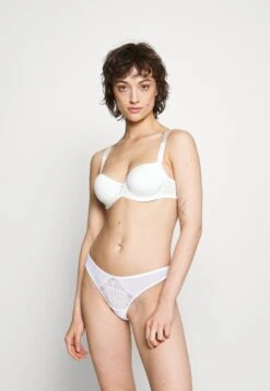 Chantelle Every Curve Half Cup Memory Bra - Beugel Bh - Milk -Triumph acb799b6af764f97a0652e36d849e754