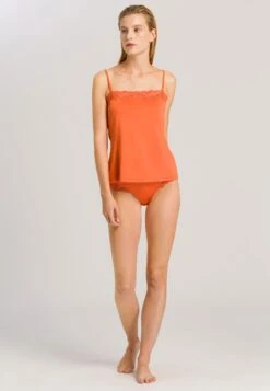 Triumph -Triumph b3e4fd80ee194c9cb22926094f888838