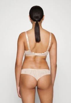 Chantelle Chic Essential Spacer - Beugel Bh - Golden Beige -Triumph b69b835c3ebb4ab390cce84632151633