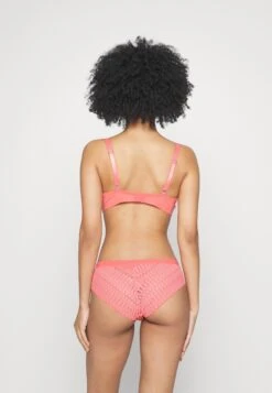 Triumph Aura Spotlight Brazilian - Slip - Sugar Coral -Triumph bff0a744f90f4866b2c07efb7c9bd94b