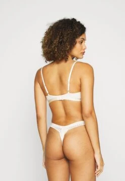 Triumph Aura Spotlighthigh Leg - String - Creamy Dream -Triumph c191459a6a124599ae923ed75fdf71b3