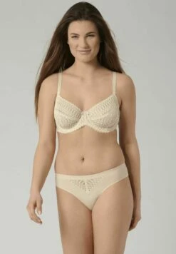 Triumph Aura Spotlight Brazilian - Slip - Creamy Dream -Triumph c1f734d45625461fa38a12c4c8b8cb79