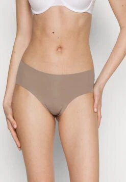 Magic Bodyfashion Hipster Pack (6-Pack) - Shapewear - Skintones Combi -Triumph c83ae49ae2514f53b05cb84f8c7d7d24