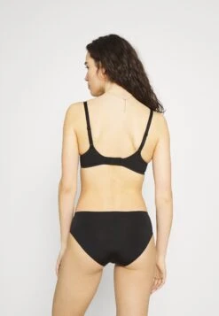 Chantelle Essentiall Extra- Push-Up Bh - Schwarz -Triumph cab1ab30cb60484dbf0ef6e528519fb1