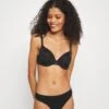 Chantelle Essentiall - T-Shirt Bh - Schwarz -Triumph cb917a8cda524c479f3dde83ce473860