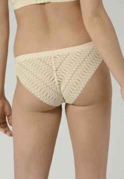 Triumph Aura Spotlight Brazilian - Slip - Creamy Dream -Triumph cd3e0c193c5d41dd8ba55ecae75beb91