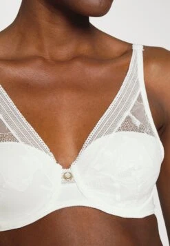 Chantelle True Tief - Triangel Bh - Milk -Triumph cf548e1d6a36490789f841a22da3e902