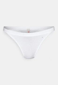 Triumph Smart Natural Brazilian- String - White -Triumph e1faaf394e3142adbee0b1facd57e45d