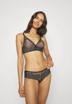 Triumph Bright Spotlight - Triangel Bh - Black 9 Triumph Bright Spotlight - Triangel Bh - Black -Triumph ea46caa693ca410096709c88a025cf2e