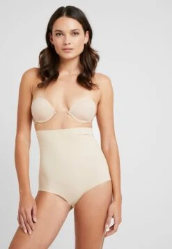 Triumph -Triumph f5c31792efa148a19012cdf84dc3c78e