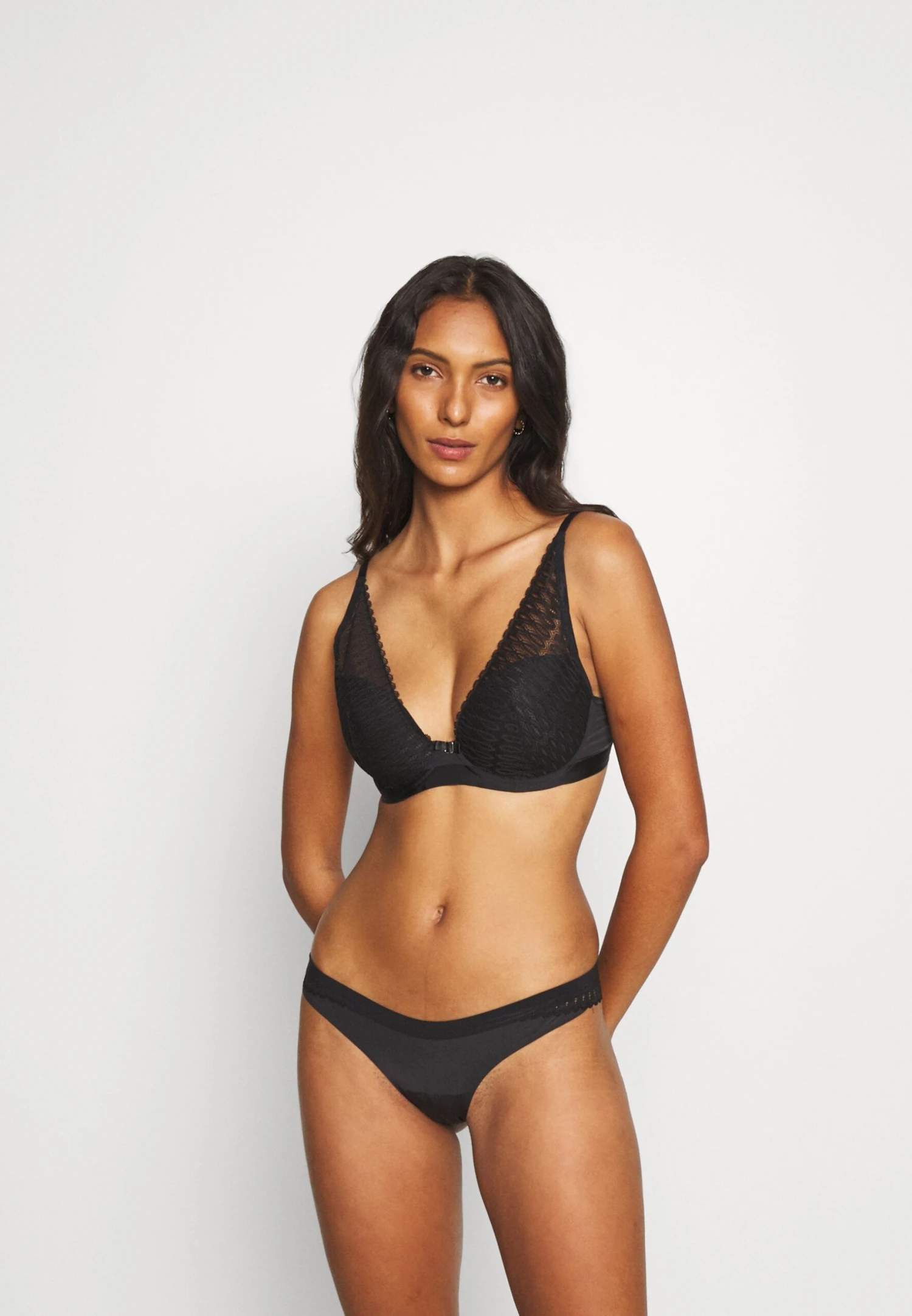 Triumph Aura Spotlighthigh Leg - String - Black 3 Triumph Aura Spotlighthigh Leg - String - Black - Afbeelding 2